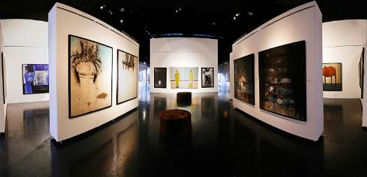 You can also have a look at the Old Dubai Gallery and modern art at the Mezzanine level as well as having a coffee at 150 meter above the ground level